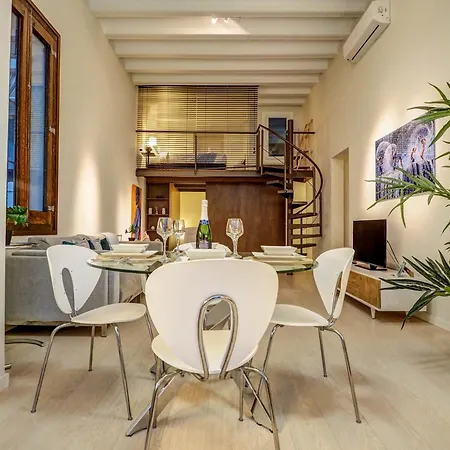 En Vogue By Hello Homes Apartment